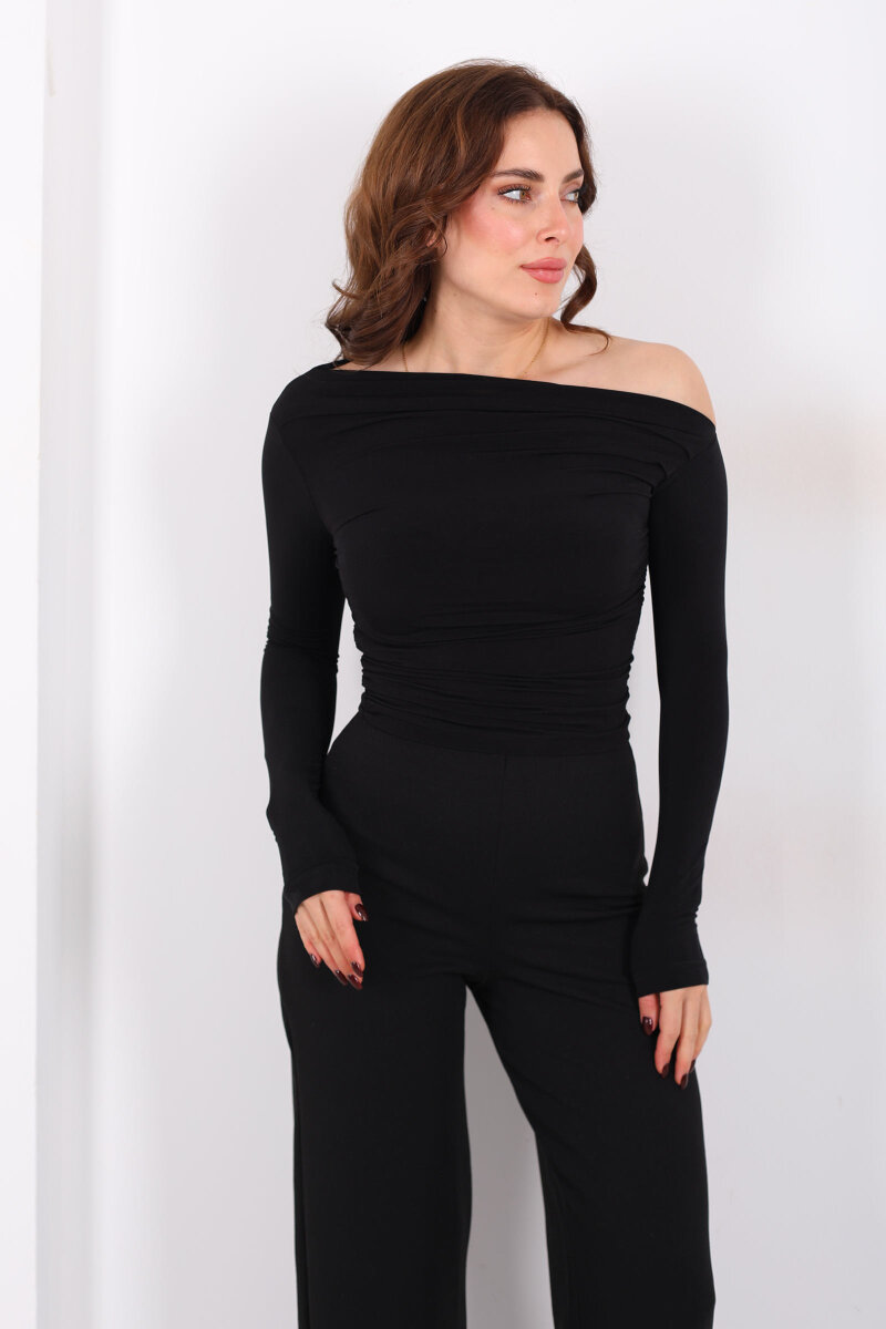 Kayık Yaka Yanları Büzgülü Siyah Kadın Sandy Bluz - 1