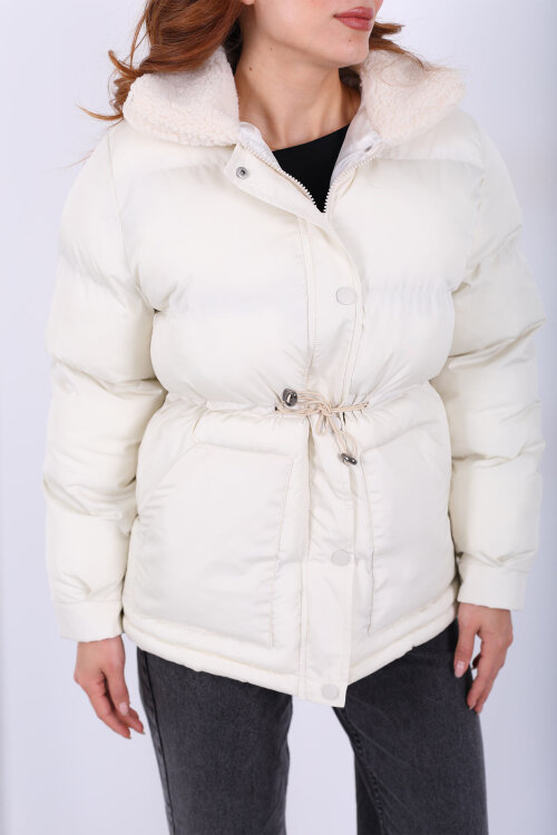 Kıvırcık Yaka Detaylı Krem Kadın Şişme Mont - Berox (1)