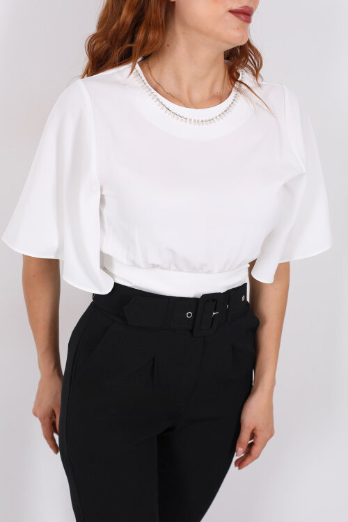 Kolye Detaylı Beli Lastikli Yarasa Kol Beyaz Kadın Saten Bluz - Berox (1)