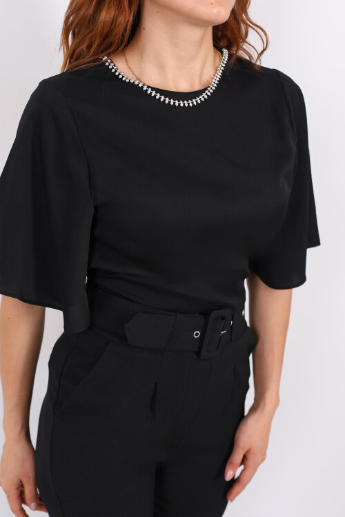 Kolye Detaylı Beli Lastikli Yarasa Kol Siyah Kadın Saten Bluz - Berox (1)