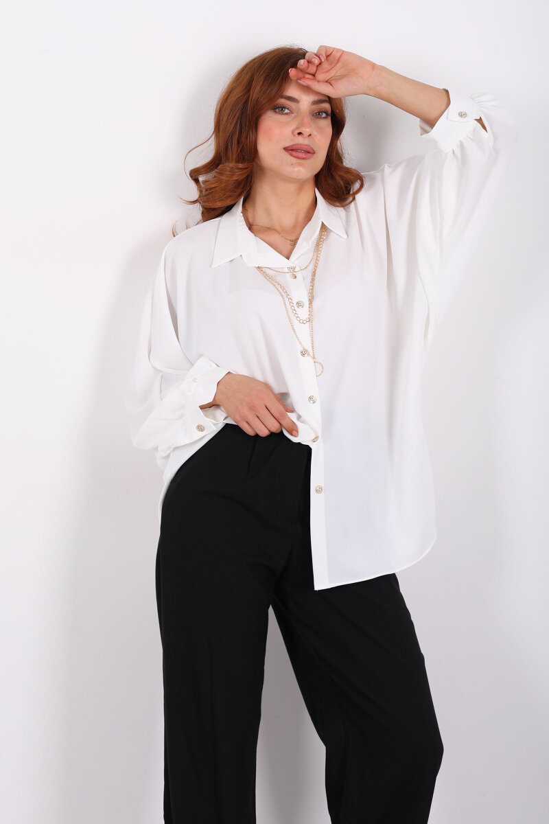 Kolye Detaylı Yarasa Kol Beyaz Kadın Saten Gömlek - 1