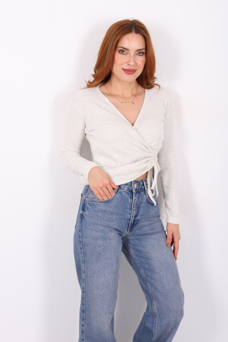 Kruvaze Yaka Büzgü Detaylı Yumoş Triko Ekru Kadın Bluz - 1