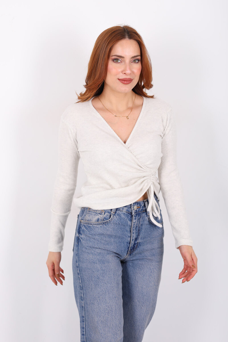 Kruvaze Yaka Büzgü Detaylı Yumoş Triko Ekru Kadın Bluz - 4