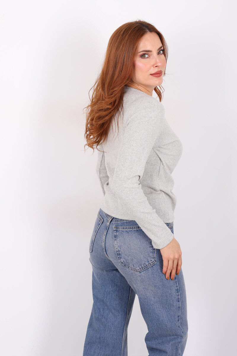 Kruvaze Yaka Büzgü Detaylı Yumoş Triko Gri Kadın Bluz - 5