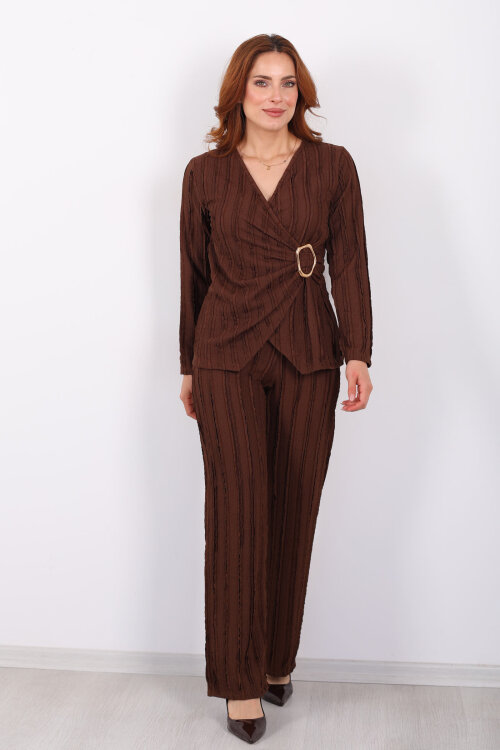 Kruvaze Yaka Fırfırlı Toka Detaylı Kahverengi Kadın Takım - 3