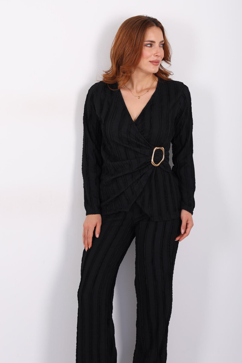 Kruvaze Yaka Fırfırlı Toka Detaylı Siyah Kadın Takım - 1