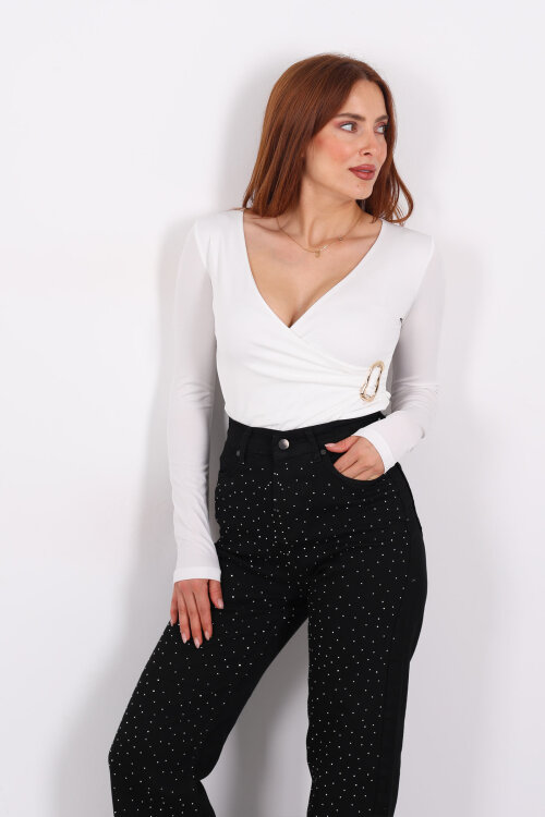 Kruvaze Yaka Gold Aksesuarlı Beyaz Kadın Bluz - Berox