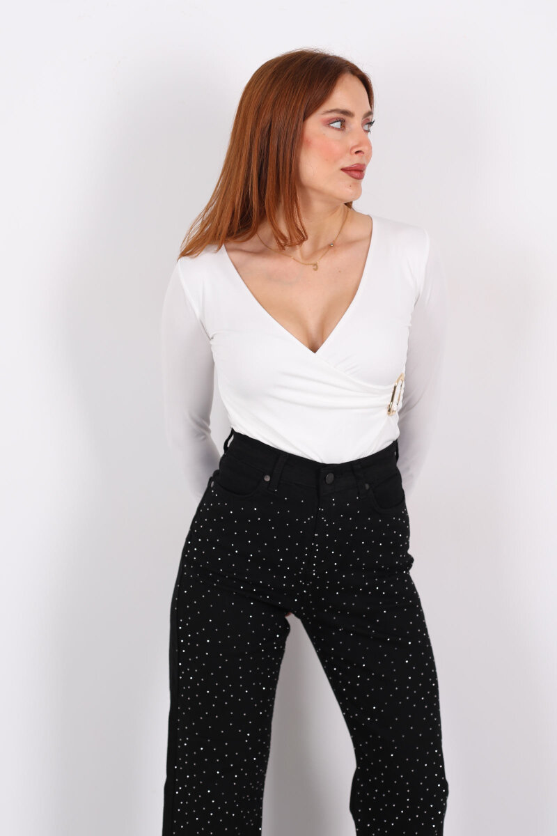 Kruvaze Yaka Gold Aksesuarlı Beyaz Kadın Bluz - 4