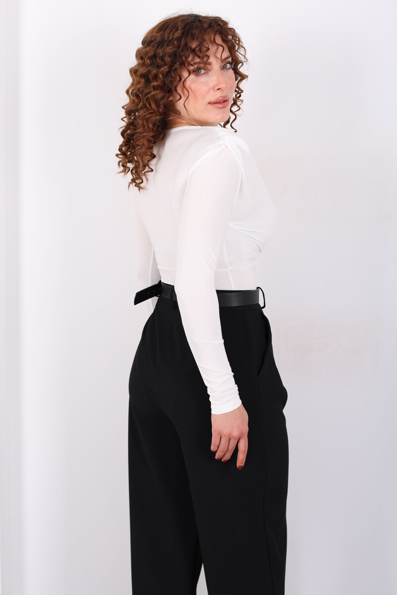 Kruvaze Yaka Vatkalı Sandy Beyaz Kadın Çıtçıtlı Body - 5