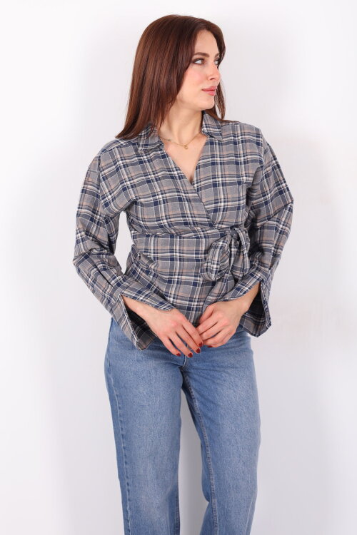 Kruvaze Yaka Yandan Bağlamalı Kadın Gri Ekose Gömlek - 3