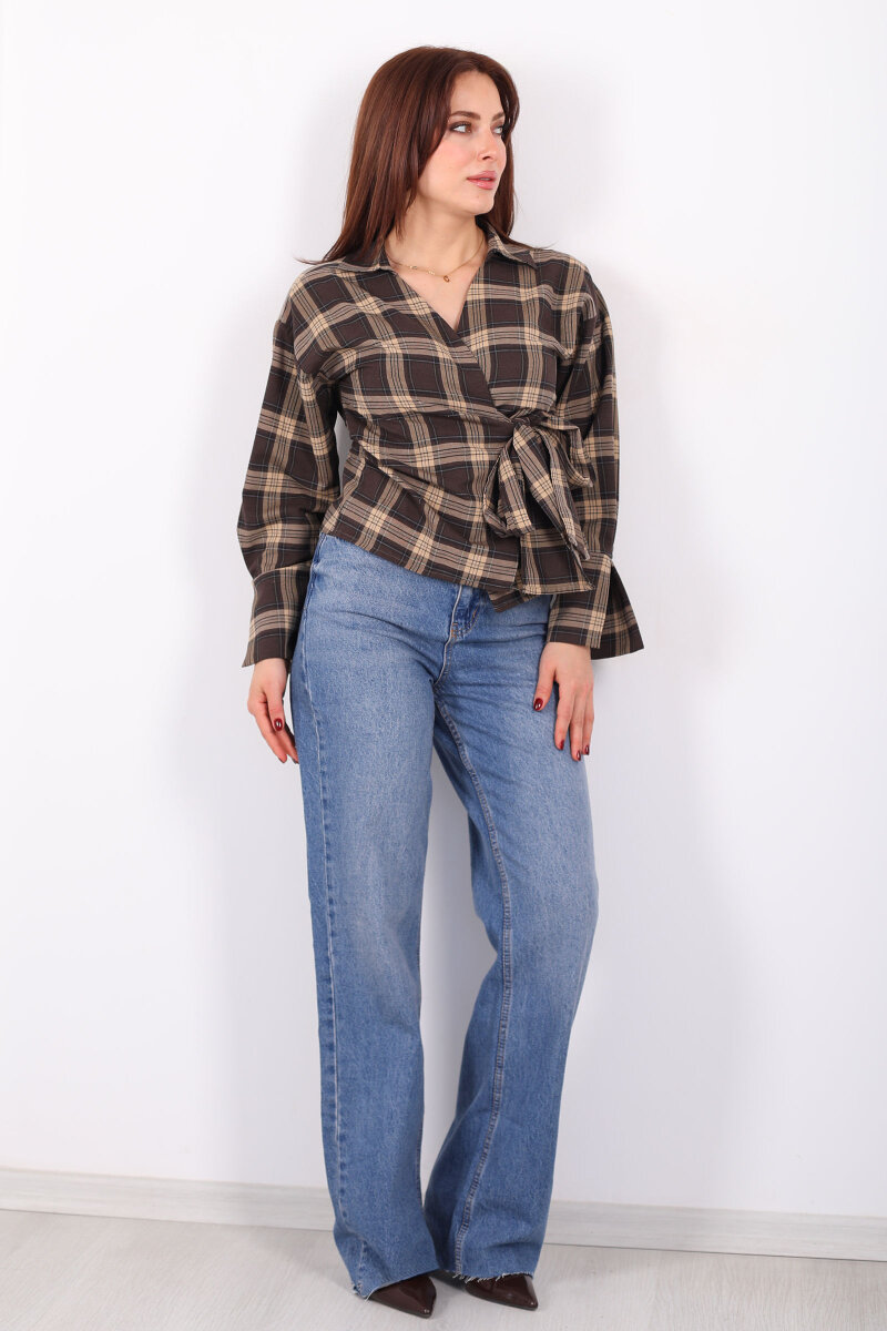 Kruvaze Yaka Yandan Bağlamalı Kadın Kahverengi Ekose Gömlek - 4