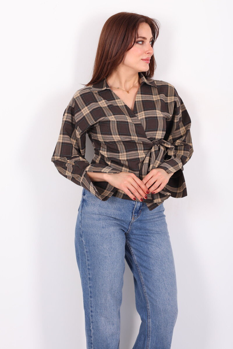 Kruvaze Yaka Yandan Bağlamalı Kadın Kahverengi Ekose Gömlek - 3