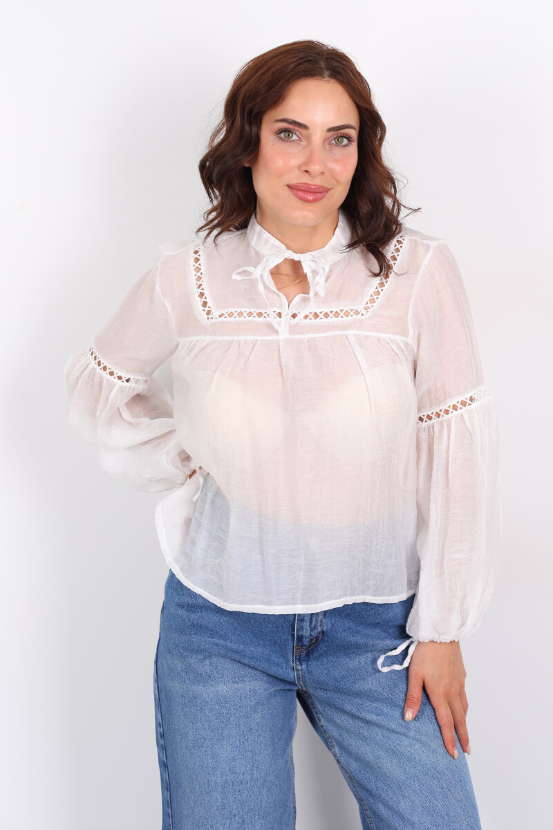 Nakışlı Kolu Yakası Bağcıklı Delikli Oversize Beyaz Kadın Bluz - 5