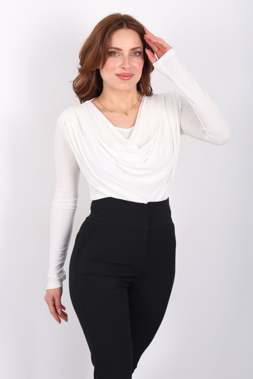Omuz Pileli Degaje Yaka Kadın Beyaz Sandy Bluz - Berox