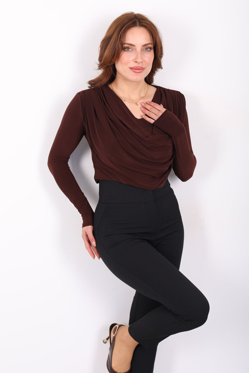 Omuz Pileli Degaje Yaka Kadın Kahverengi Sandy Bluz - 1