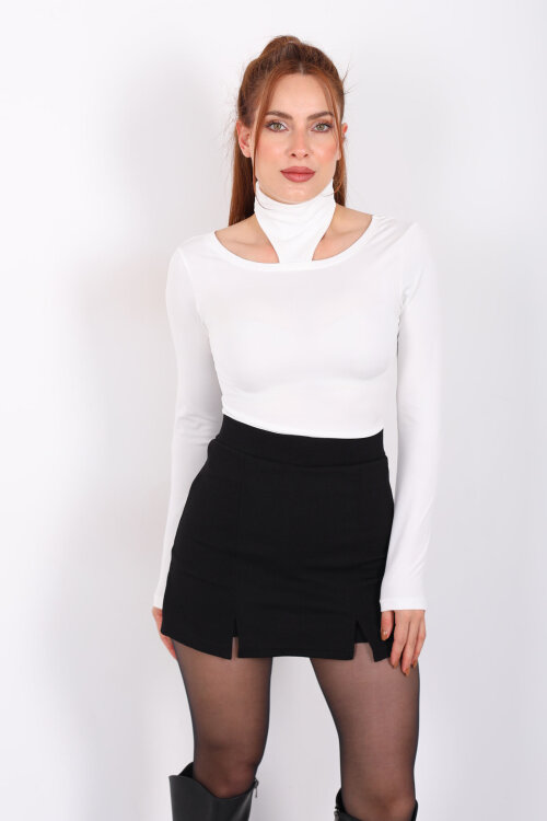 Omuzları Açık Boyundan Geçirmeli Beyaz Kadın Bluz - 4