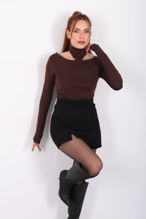 Omuzları Açık Boyundan Geçirmeli Kahverengi Kadın Bluz - Berox