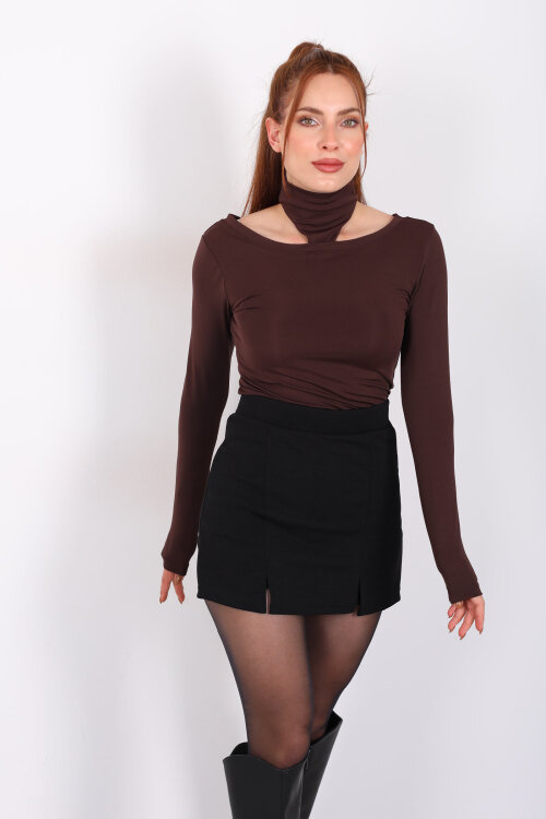 Omuzları Açık Boyundan Geçirmeli Kahverengi Kadın Bluz - 3