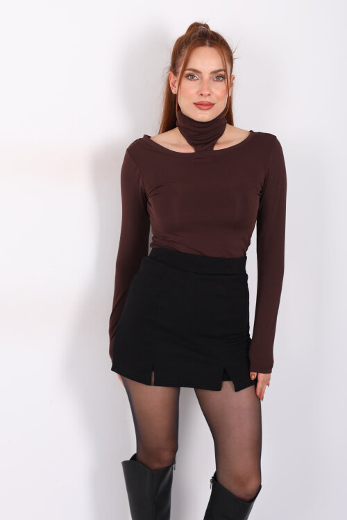 Omuzları Açık Boyundan Geçirmeli Kahverengi Kadın Bluz - 5