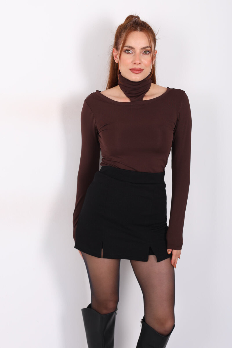 Omuzları Açık Boyundan Geçirmeli Kahverengi Kadın Bluz - 5