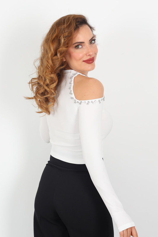 Omuzları Açık Taşlı Beyaz Kadın Crop - 4