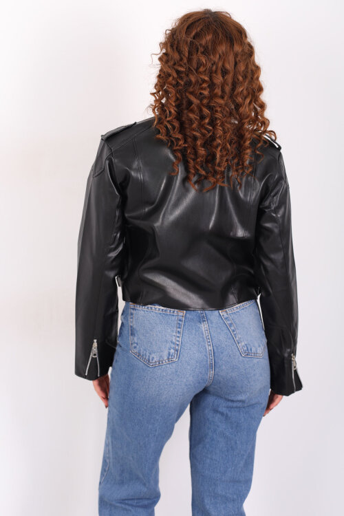 Omuzları Apoletli Yanları Kemerli Kadın Siyah Deri Ceket - 5