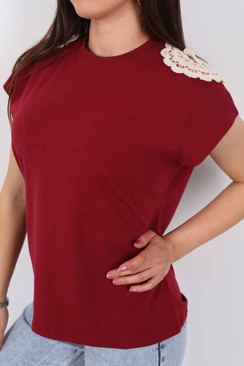 Omuzları İşlemeli Bisiklet Yaka Bordo Kadın Oversize T-Shirt - 2