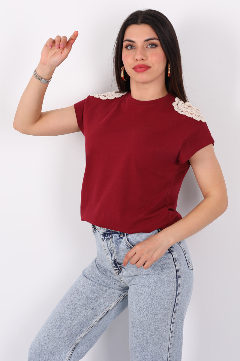 Omuzları İşlemeli Bisiklet Yaka Bordo Kadın Oversize T-Shirt - 3