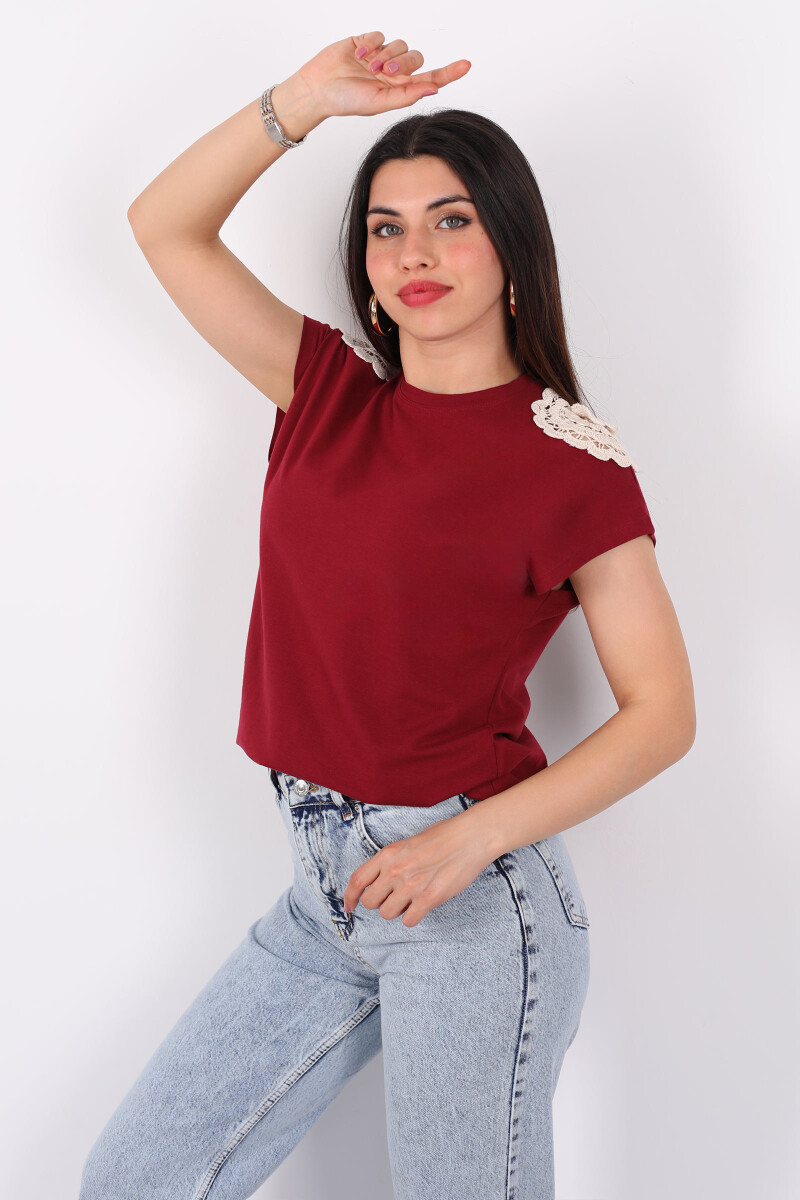 Omuzları İşlemeli Bisiklet Yaka Bordo Kadın Oversize T-Shirt - 1