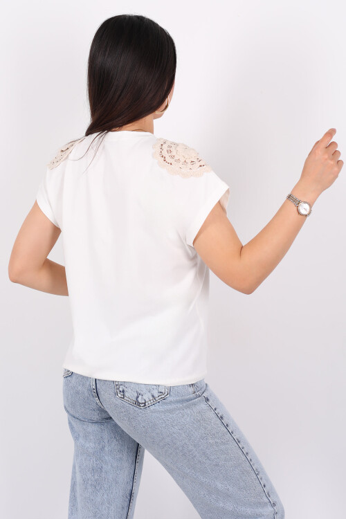 Omuzları İşlemeli Bisiklet Yaka Ekru Kadın Oversize T-Shirt - 4