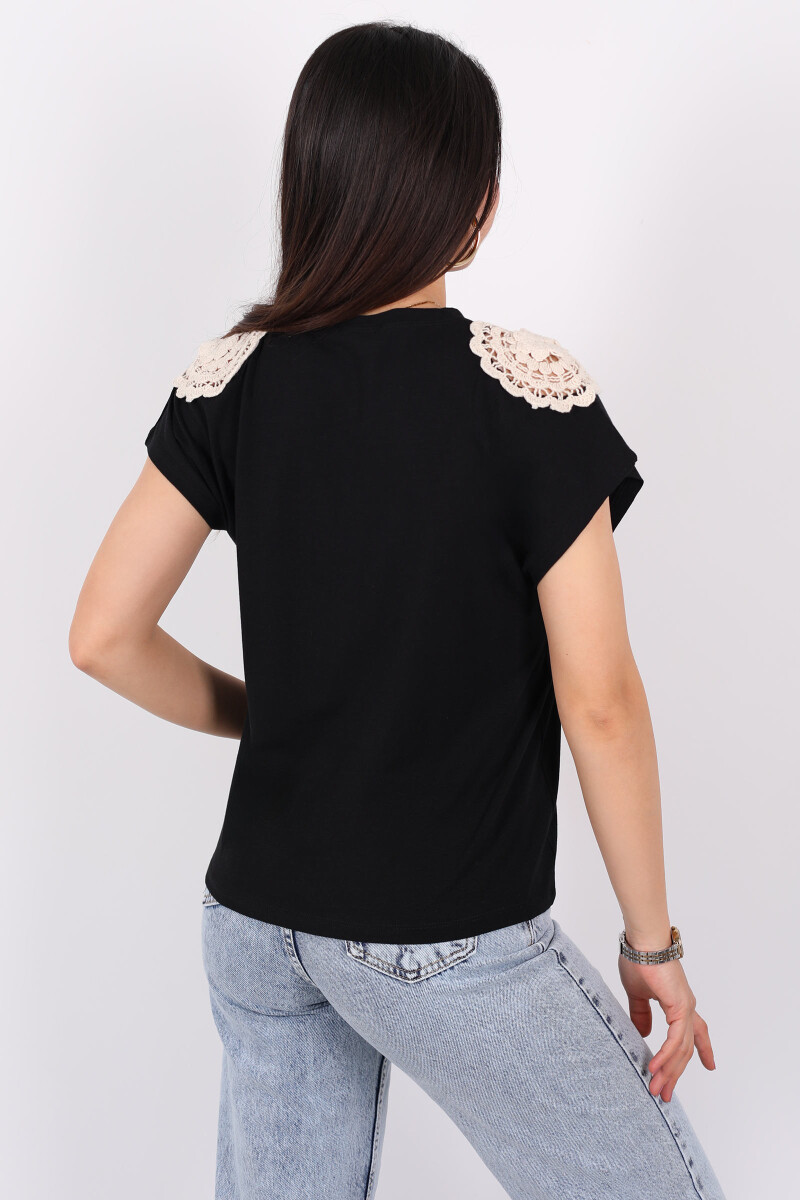 Omuzları İşlemeli Bisiklet Yaka Siyah Kadın Oversize T-Shirt - 4