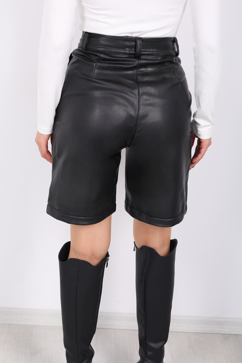Önü Pensli Şardonlu Siyah Kadın Deri Şort - 5
