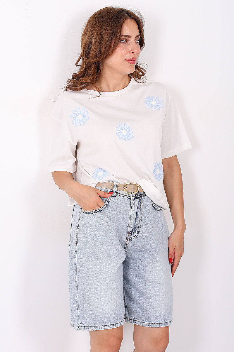 Papatya Nakışlı Bisiklet Yaka Beyaz Kadın T-Shirt - 5