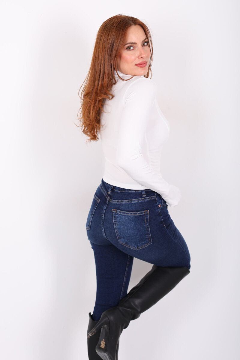 Parmak Geçirmeli Yarım Fermuarlı Beyaz Kadın Slim Bluz - 5