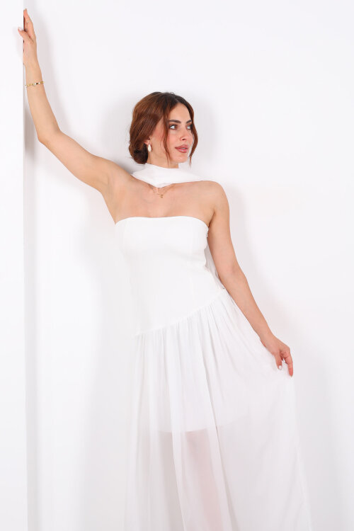 Straplez Eteği Tül Şal Aksesuarlı Yırtmaçlı Beyaz Kadın Elbise - 3