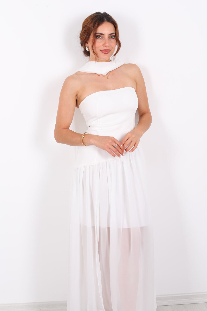 Straplez Eteği Tül Şal Aksesuarlı Yırtmaçlı Beyaz Kadın Elbise - 5