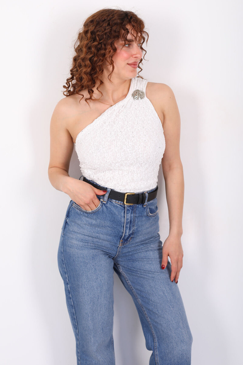 Taşlı Tek Kol Aksesuarlı Drapeli Beyaz Kadın Dantel Bluz - 3