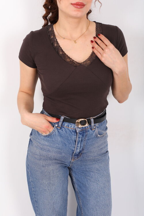 V Yaka Güpür Detaylı Kısa Kol Acı Kahve Kadın Basic Bluz - Berox (1)