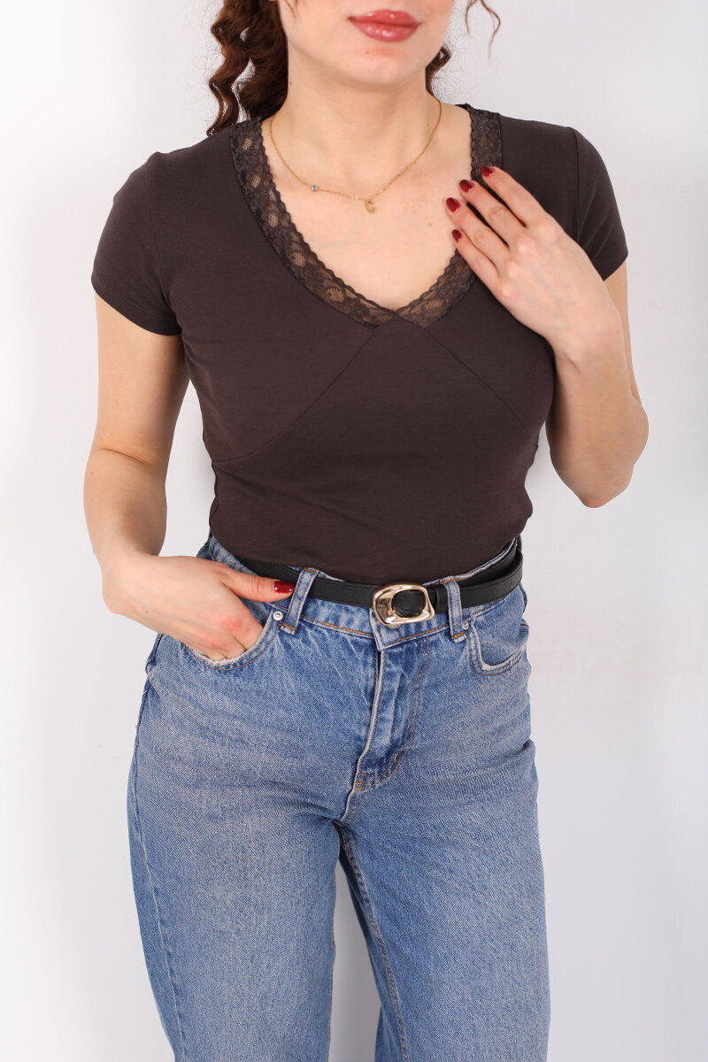 V Yaka Güpür Detaylı Kısa Kol Acı Kahve Kadın Basic Bluz - 2