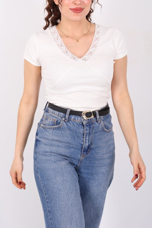 V Yaka Güpür Detaylı Kısa Kol Beyaz Kadın Basic Bluz - Berox (1)