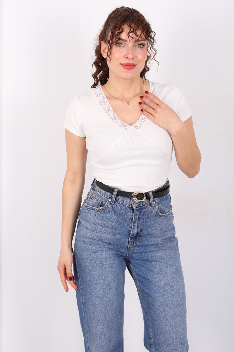 V Yaka Güpür Detaylı Kısa Kol Beyaz Kadın Basic Bluz - 3