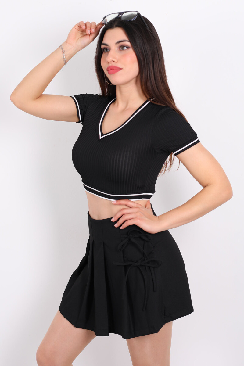 V Yaka Şerit Detaylı Gofre Siyah Kadın Crop - 4