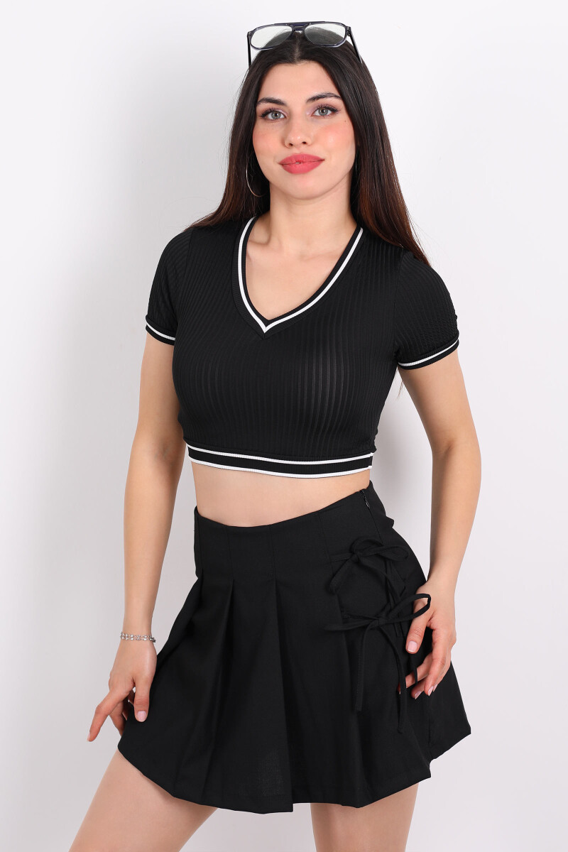 V Yaka Şerit Detaylı Gofre Siyah Kadın Crop - 3