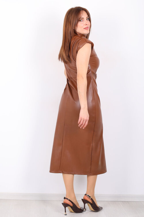 Vatkalı Kemer Detaylı Kadın Kahverengi Yırtmaçlı Deri Elbise - 6