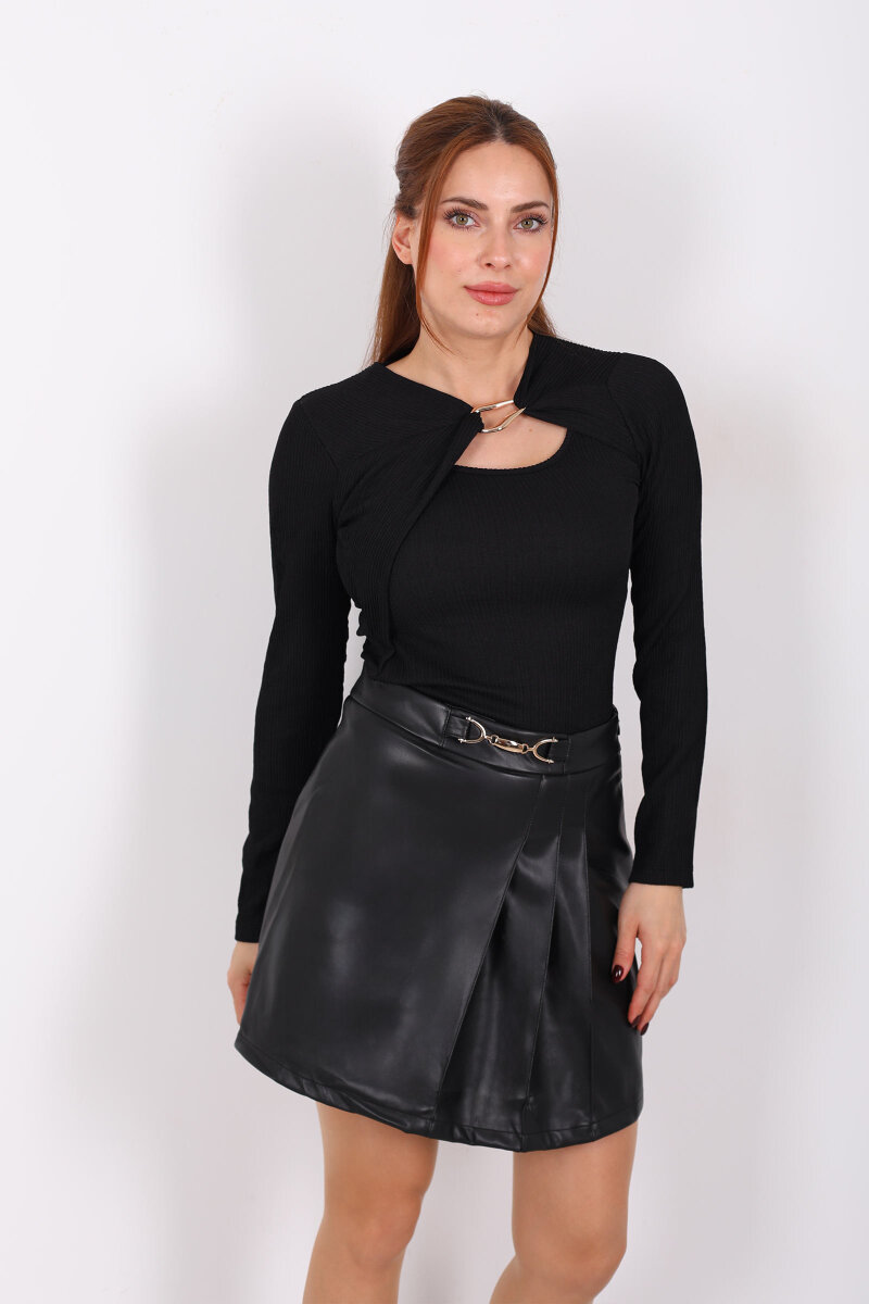 Yaka Dekolteli Aksesuarlı Siyah Kadın Bluz - 3