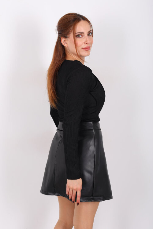 Yaka Dekolteli Aksesuarlı Siyah Kadın Bluz - 5