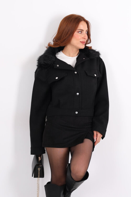Yaka Kürklü Siyah Kadın Kısa Kaşe Kaban - 6