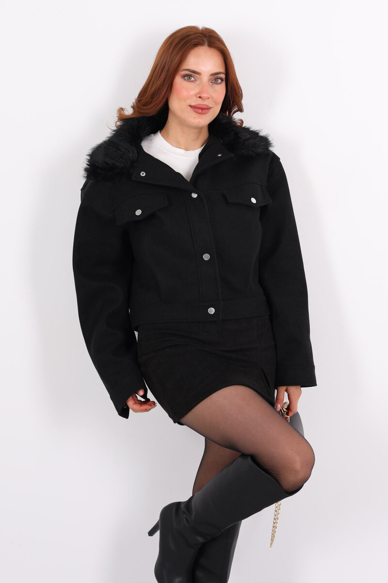 Yaka Kürklü Siyah Kadın Kısa Kaşe Kaban - 1