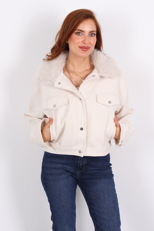 Yaka Kürklü Taş Rengi Kadın Kısa Kaşe Kaban - 4