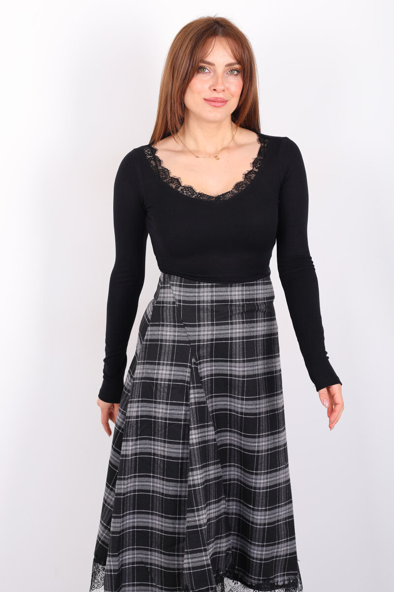 Yakası Dantelli Siyah Kadın Bluz - 3